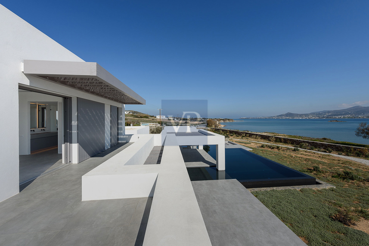 Seafront Villa Breeze in Antiparos: A Coastal Masterpiece