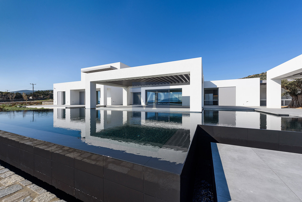 Seafront Villa Breeze in Antiparos: A Coastal Masterpiece