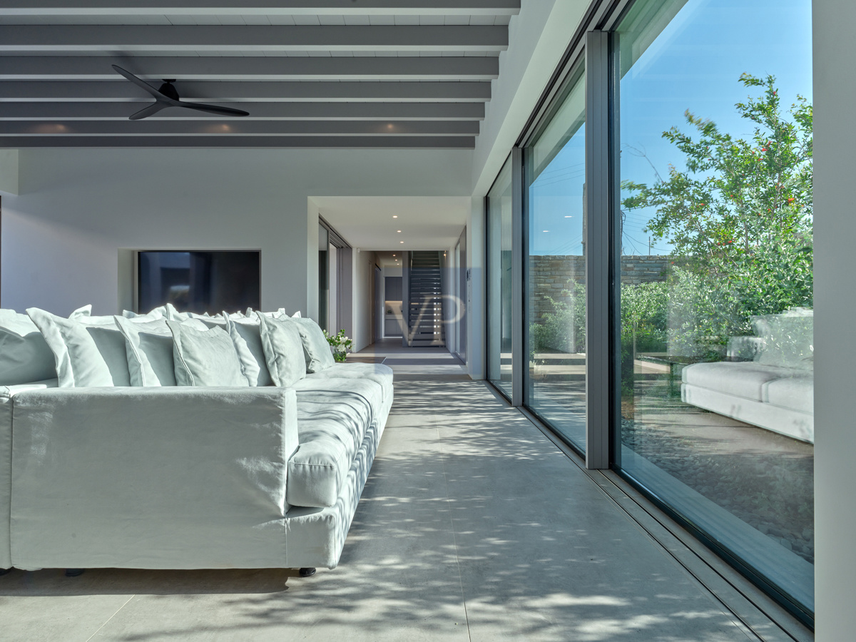 Seafront Villa Breeze in Antiparos: A Coastal Masterpiece