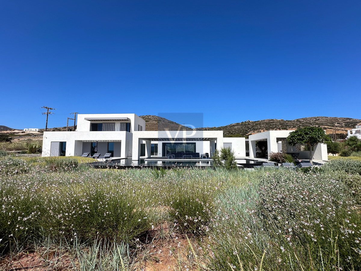 Seafront Villa Breeze in Antiparos: A Coastal Masterpiece