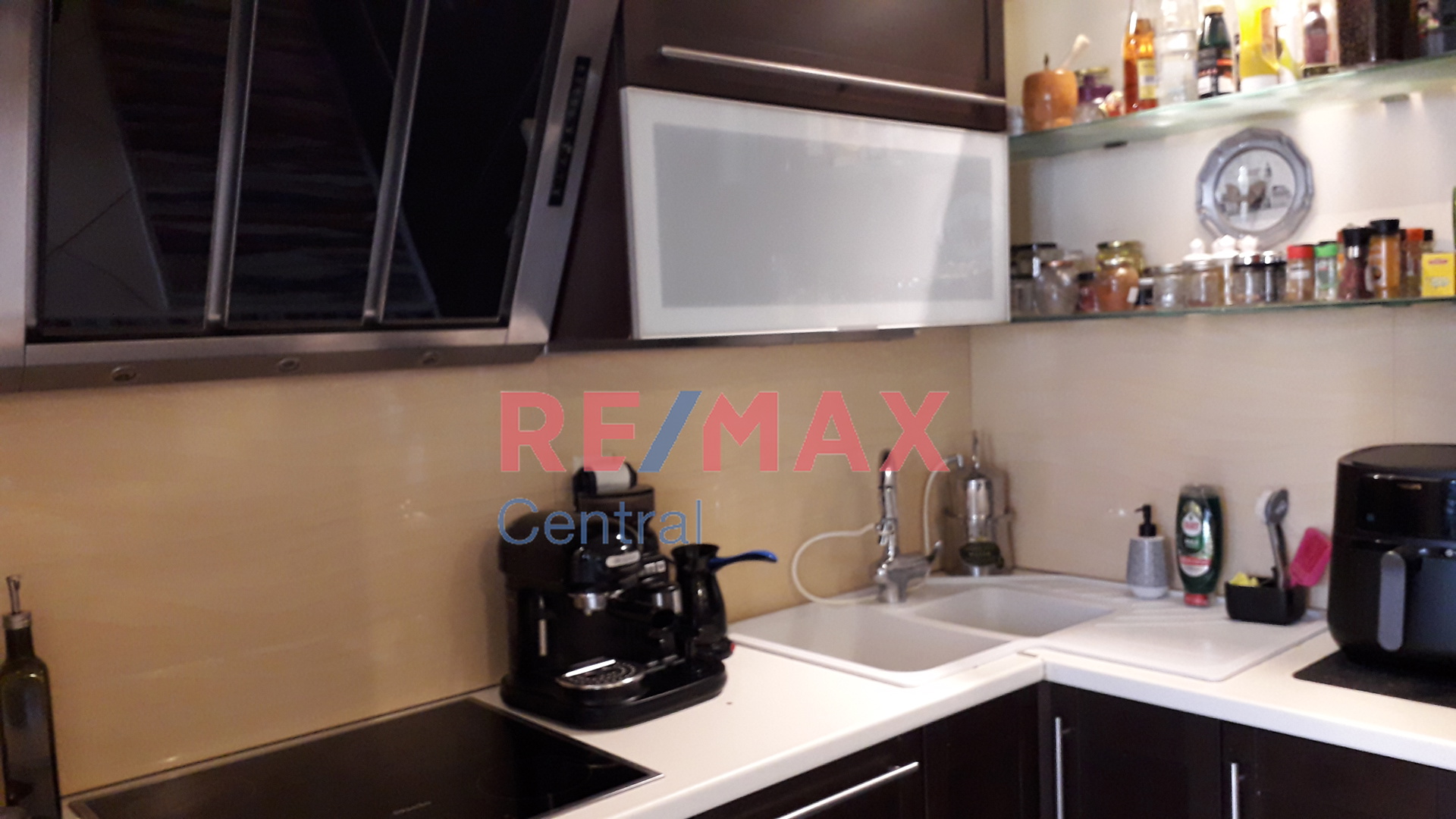 Remax Central