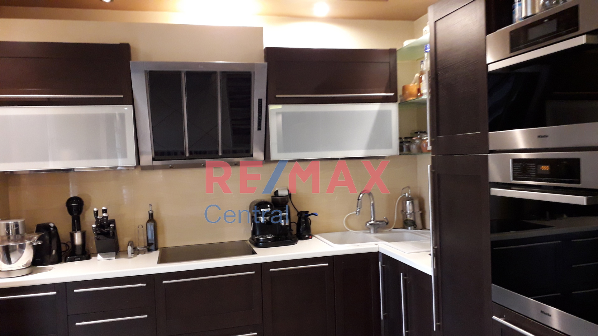 Remax Central