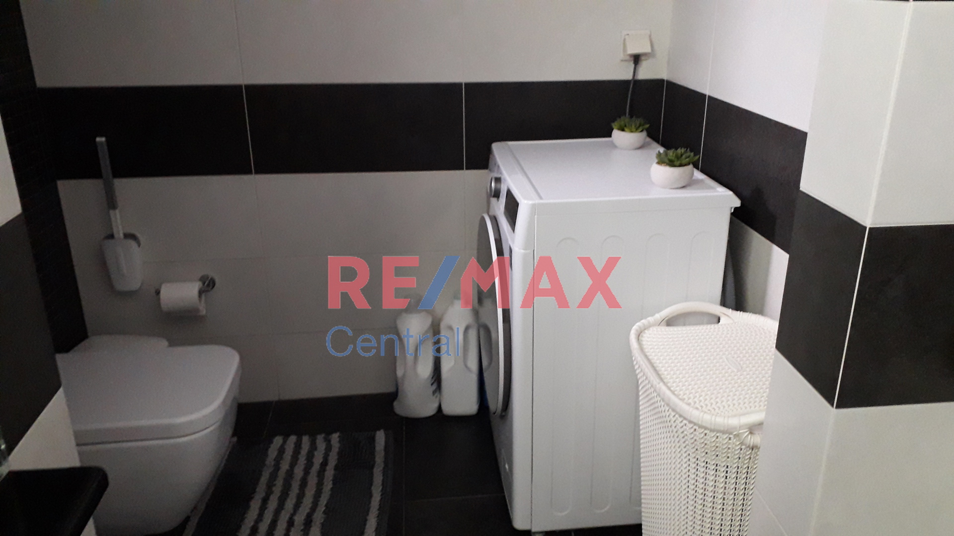 Remax Central