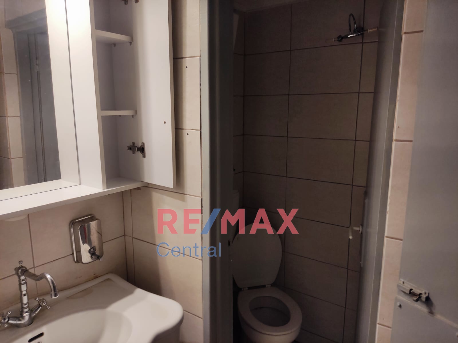 Remax Central