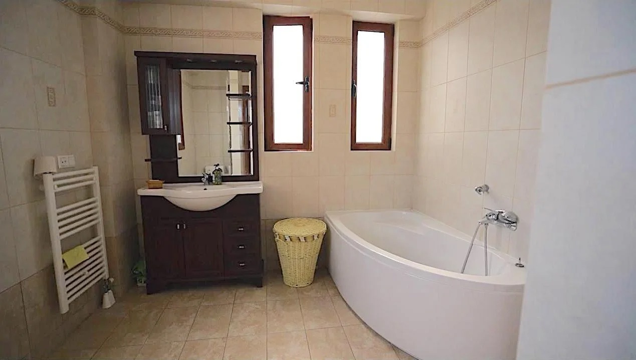 Selling Evia Real Estate