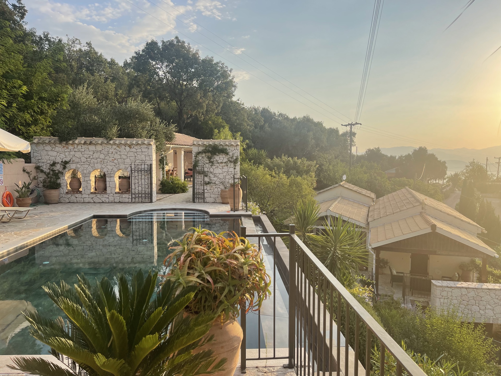 von_poll_real_estate_property_1568501_image_0