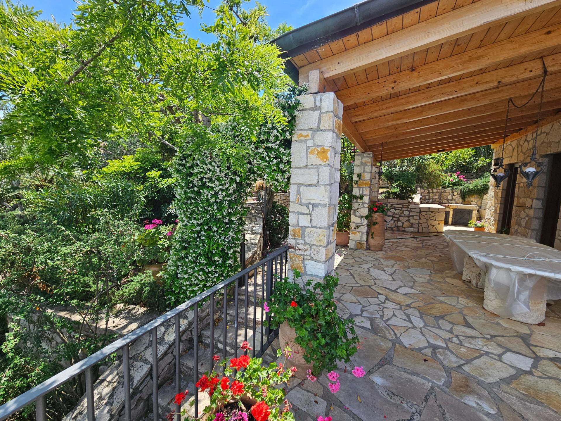 7917f3e830394583bbb4bc3a26256610