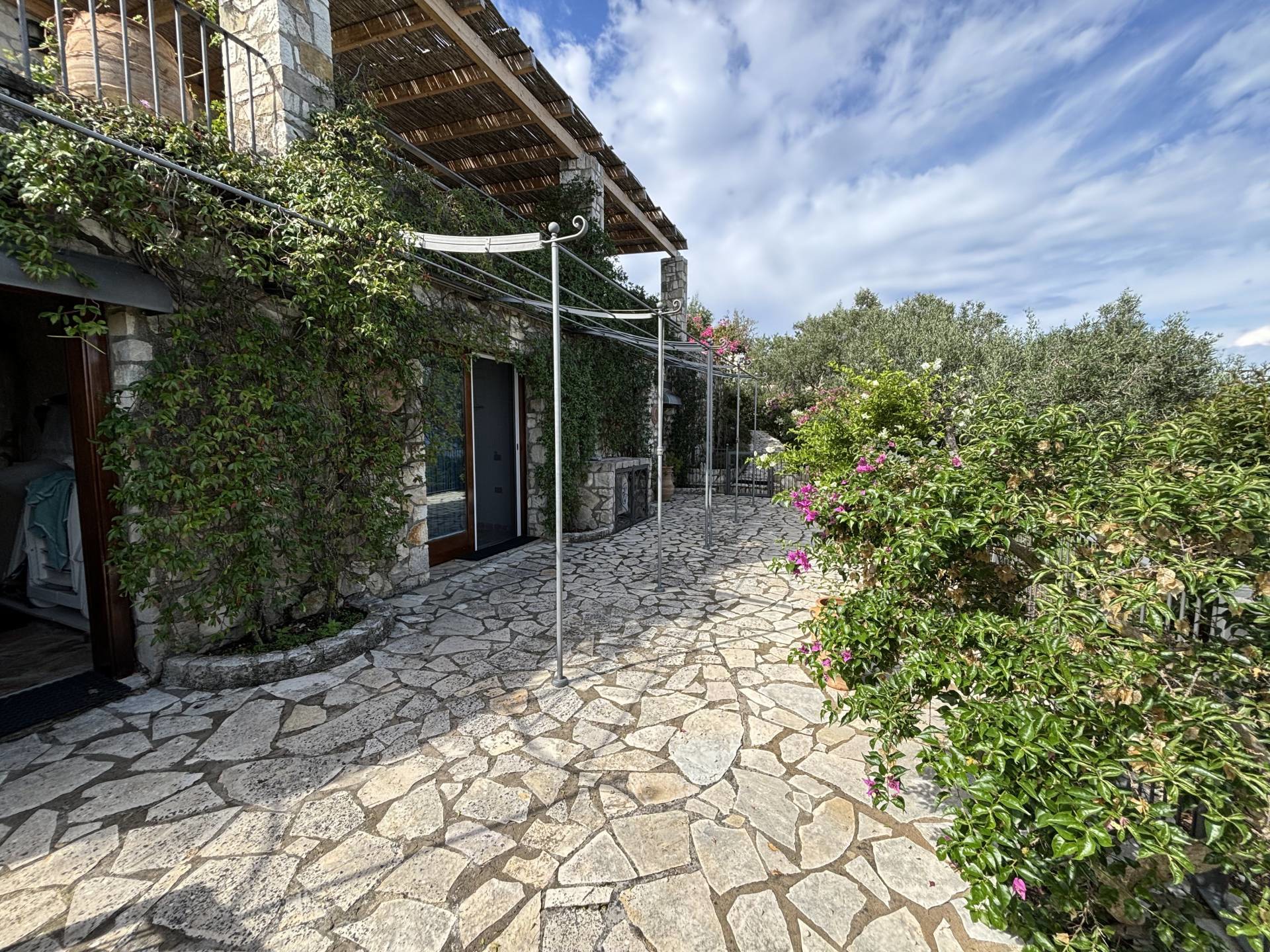 ff4c343e0a81493faec137e7ce15cd1d