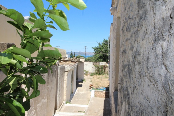 Plot in Plaka few mins from Plaka square - 9