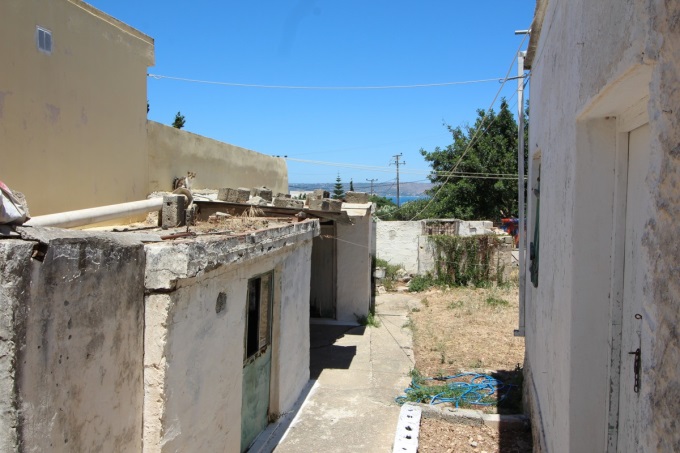 Plot in Plaka few mins from Plaka square - 10