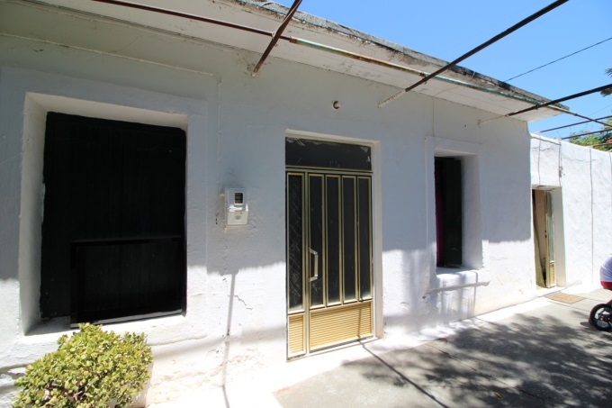 Plot in Plaka few mins from Plaka square - 3