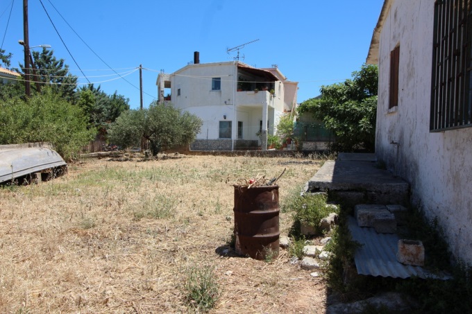Plot in Plaka few mins from Plaka square - 11