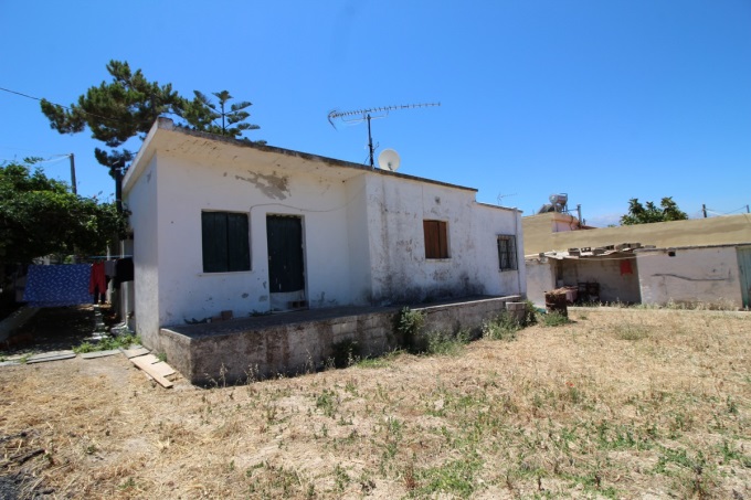 Plot in Plaka few mins from Plaka square - 6