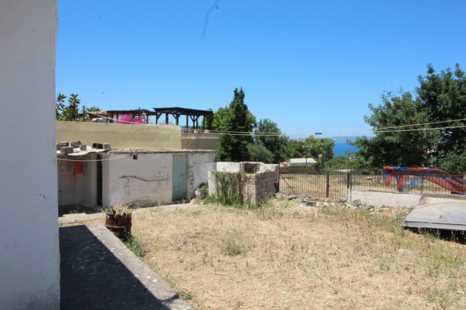 Plot in Plaka few mins from Plaka square - 12
