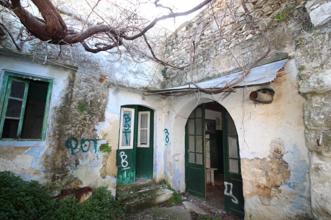 Old ruin for renovation in Gavalochori - 1