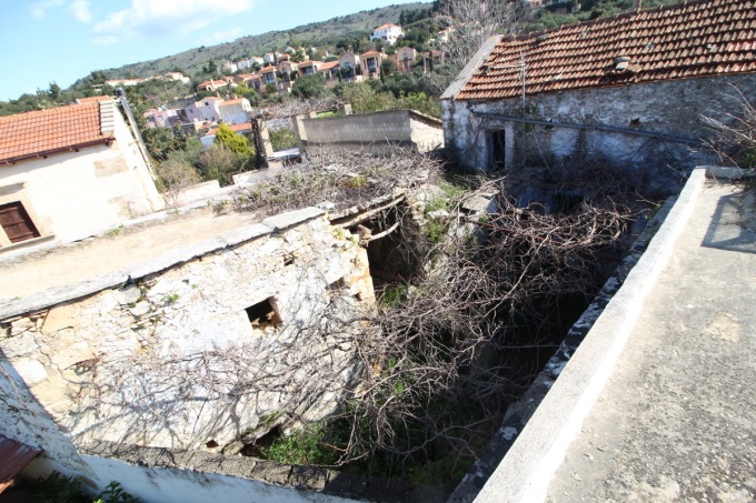 Old ruin for renovation in Gavalochori - 20