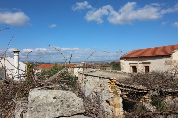 Old ruin for renovation in Gavalochori - 16