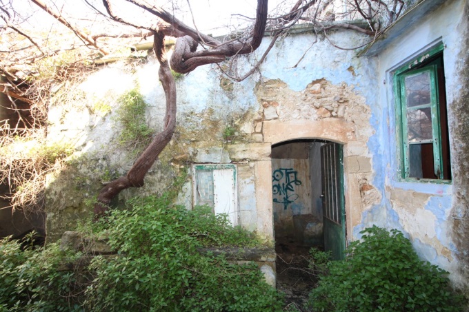 Old ruin for renovation in Gavalochori - 6