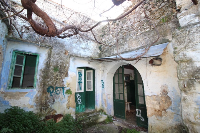 Old ruin for renovation in Gavalochori - 23