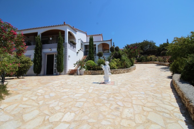 House with Stunning Views, Pool and Gardens - 40