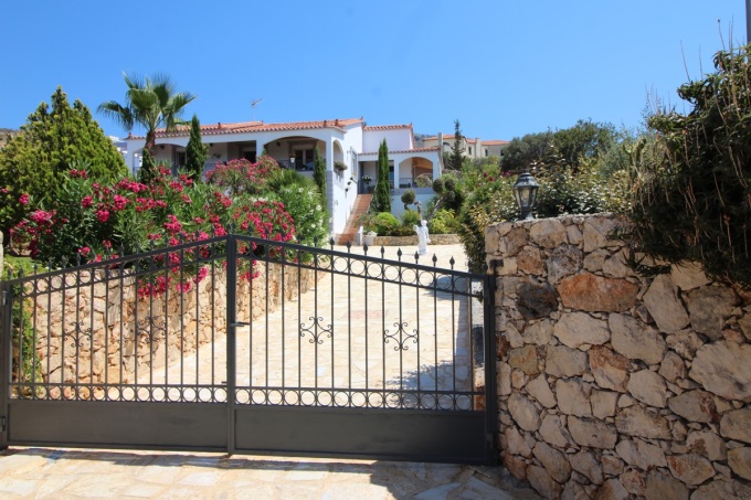 House with Stunning Views, Pool and Gardens - 38