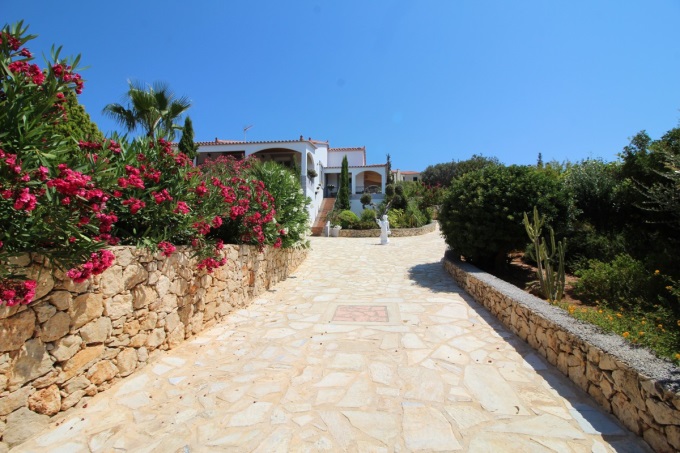 House with Stunning Views, Pool and Gardens - 39