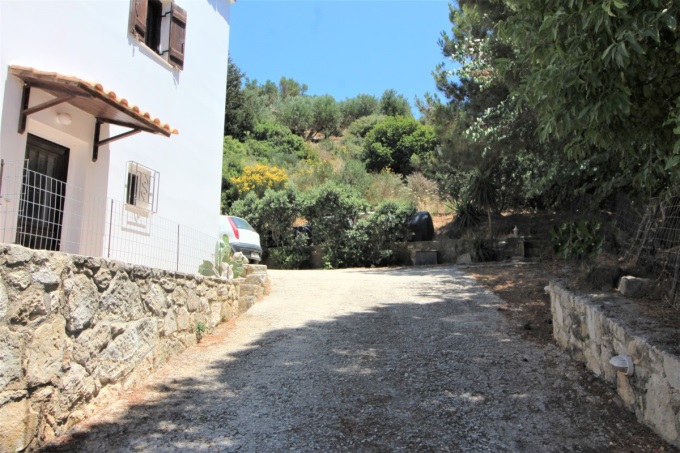 Villa With Stunning Sea Views and Pool For Sale - 24