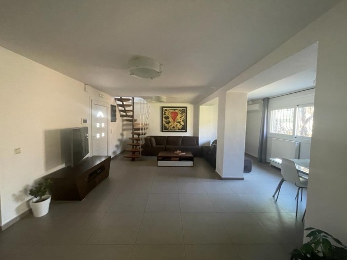 Modern 4 Bedroom Villa With Sea Views For Sale - 1