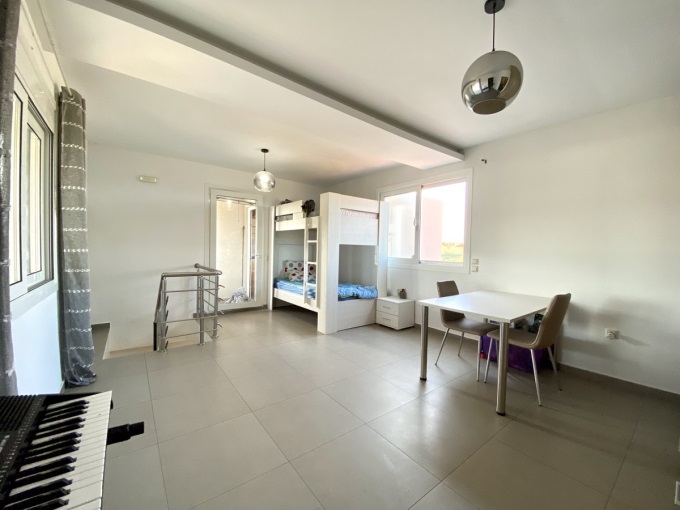 Modern 4 Bedroom Villa With Sea Views For Sale - 10