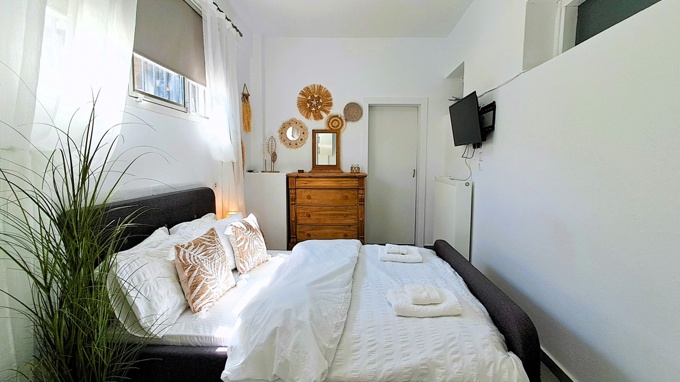 Beautifully Renovated Villa With Sea & Mountain Views For Sale In Xirosterni - 25