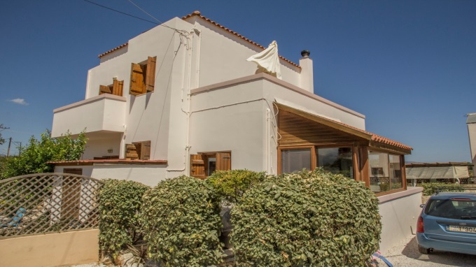 Detached 3 Bedroom House with a Private Pool For Sale in Tavronitis - 4
