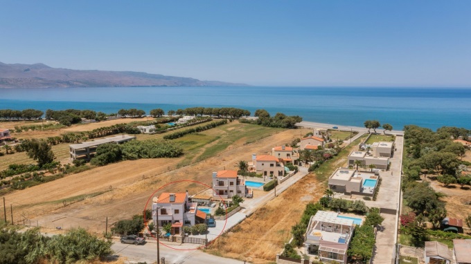 Detached 3 Bedroom House with a Private Pool For Sale in Tavronitis - 53