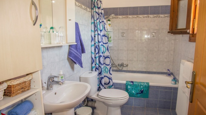 Detached 3 Bedroom House with a Private Pool For Sale in Tavronitis - 46