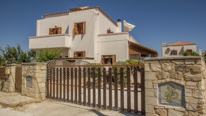 Detached 3 Bedroom House with a Private Pool For Sale in Tavronitis - 0