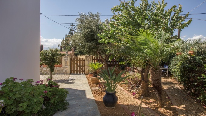 Detached 3 Bedroom House with a Private Pool For Sale in Tavronitis - 28