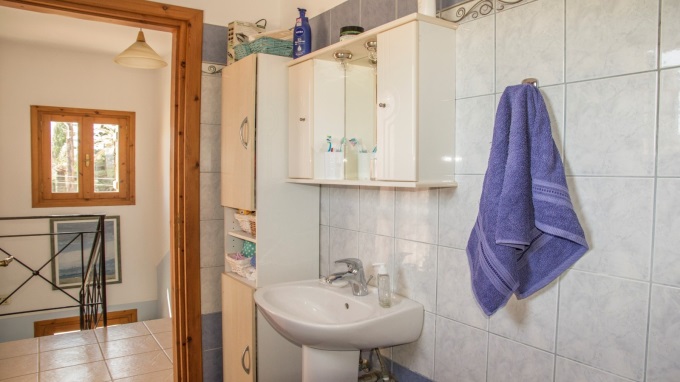 Detached 3 Bedroom House with a Private Pool For Sale in Tavronitis - 47