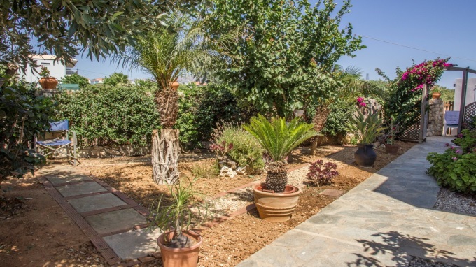 Detached 3 Bedroom House with a Private Pool For Sale in Tavronitis - 14