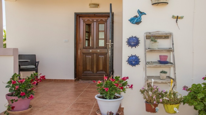 Detached 3 Bedroom House with a Private Pool For Sale in Tavronitis - 11