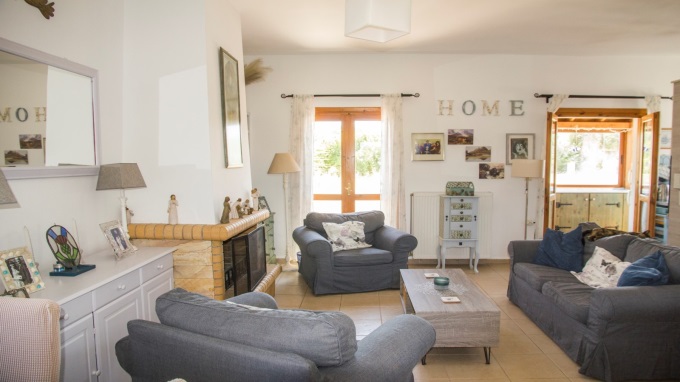 Detached 3 Bedroom House with a Private Pool For Sale in Tavronitis - 19