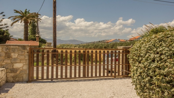 Detached 3 Bedroom House with a Private Pool For Sale in Tavronitis - 5