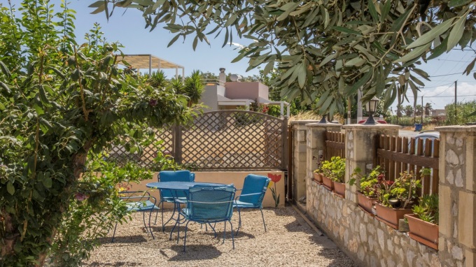 Detached 3 Bedroom House with a Private Pool For Sale in Tavronitis - 12