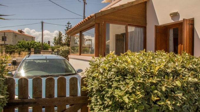 Detached 3 Bedroom House with a Private Pool For Sale in Tavronitis - 9