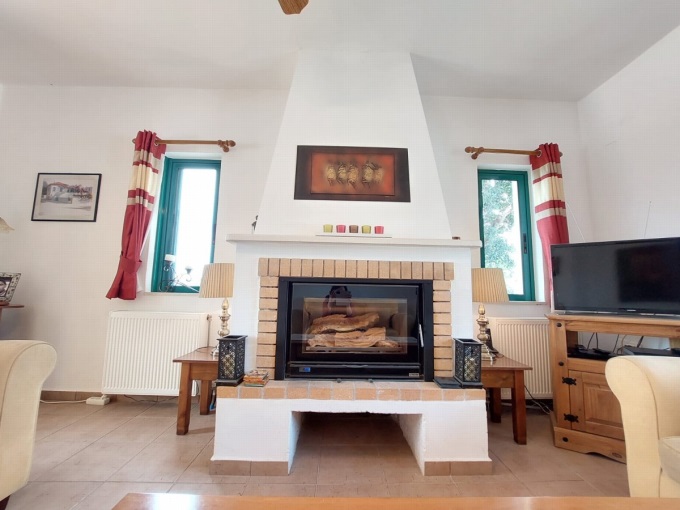 Stunning 4 Bedroom Detached Villa with Pool For Sale in Kambia - 12