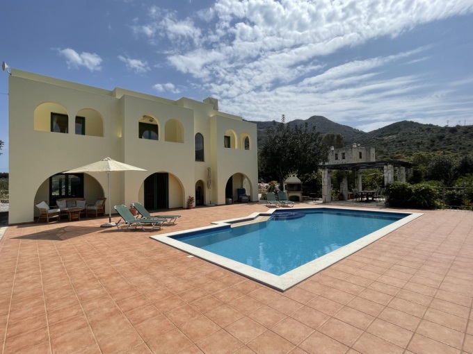 Stunning 4 Bedroom Detached Villa with Pool For Sale in Kambia - 0