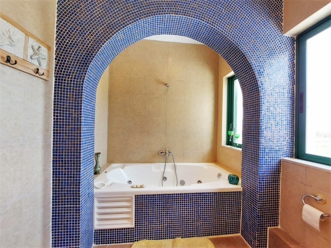 Stunning 4 Bedroom Detached Villa with Pool For Sale in Kambia - 29
