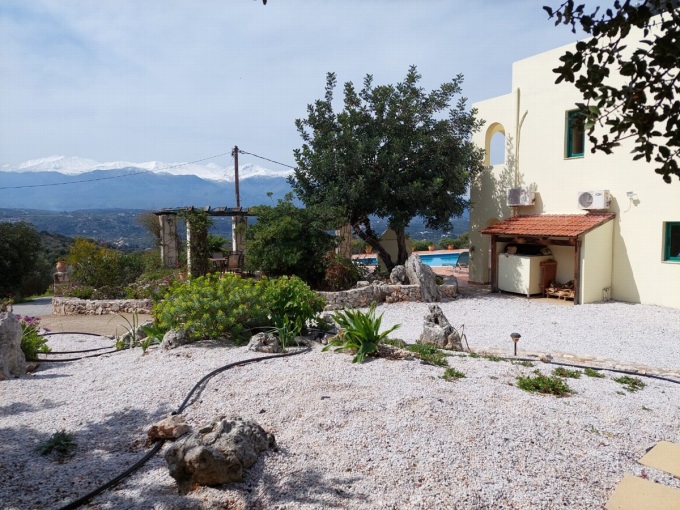 Stunning 4 Bedroom Detached Villa with Pool For Sale in Kambia - 48