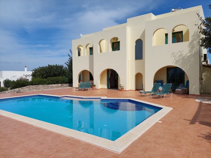 Stunning 4 Bedroom Detached Villa with Pool For Sale in Kambia - 43