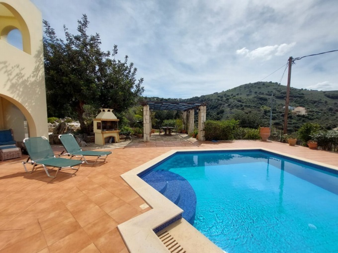 Stunning 4 Bedroom Detached Villa with Pool For Sale in Kambia - 40