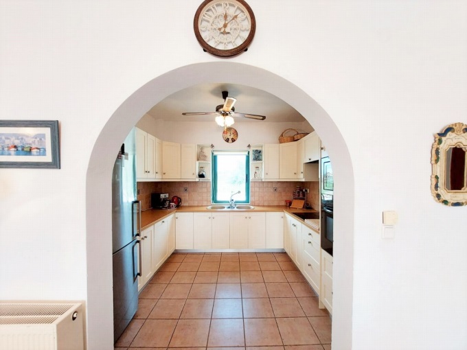 Stunning 4 Bedroom Detached Villa with Pool For Sale in Kambia - 7