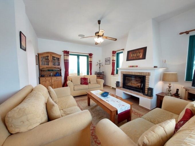 Stunning 4 Bedroom Detached Villa with Pool For Sale in Kambia - 2